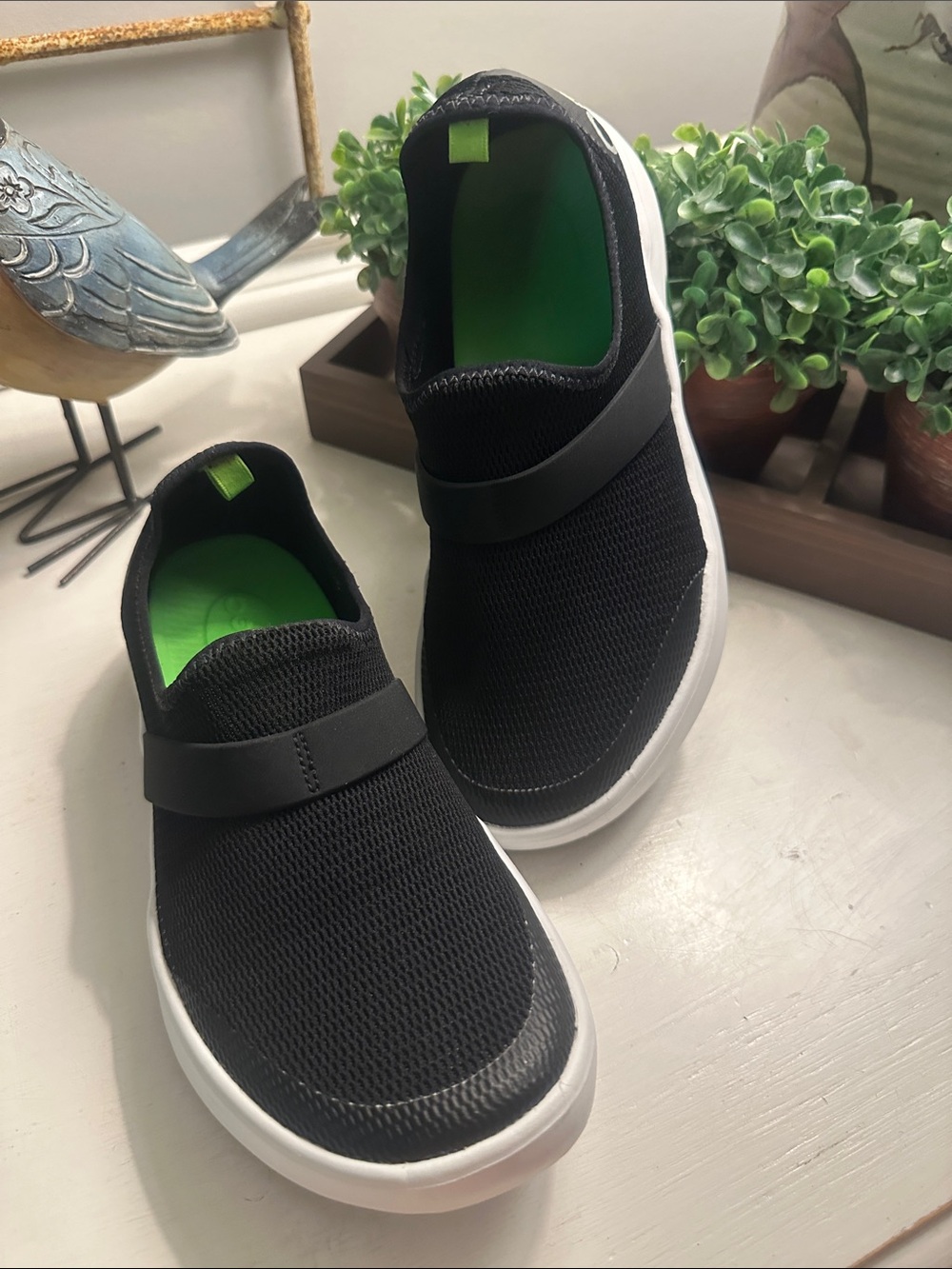 Like New Oofos Slip On sneakers size 6